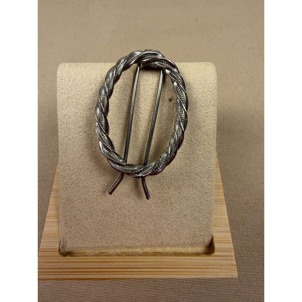 Vintage 1970s Silver Tone Twisted Rope Oval Scarf Clip